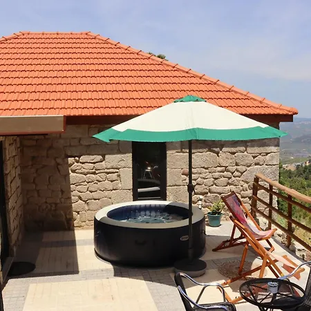 Open Space With Jacuzzi Ламегу